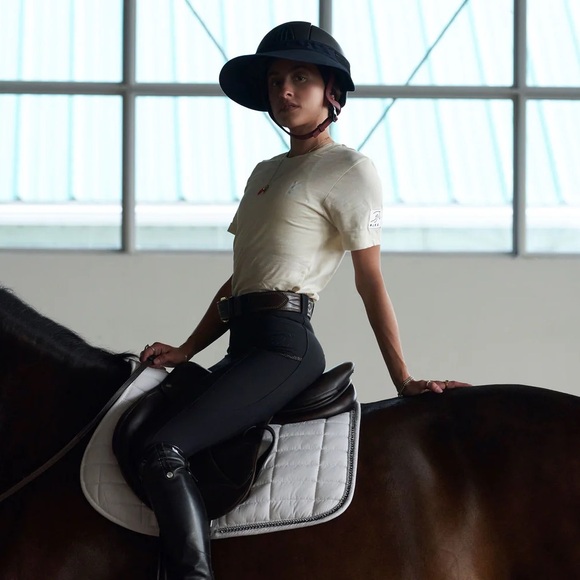 Women's Sleek Black Riding Leggings - Picture 4 of 8